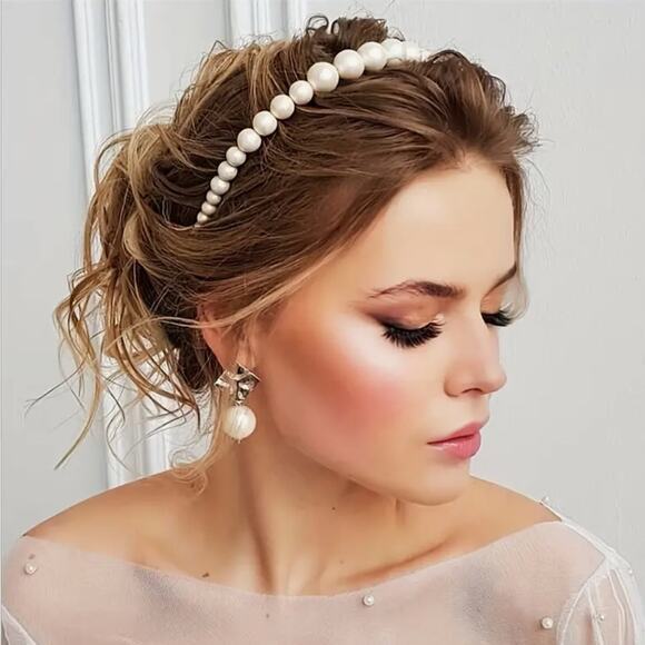 BEAUTIFUL ✨ Pearl Headband - Picture 1 of 4